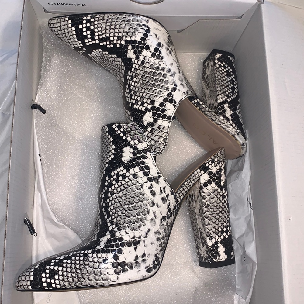 Woman’s Aldo snakeskin heel